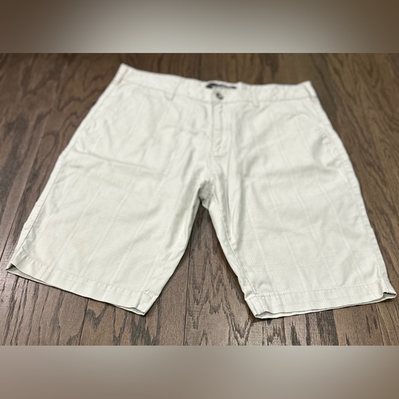 Shorts - Picture 2 of 7